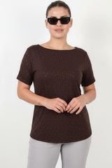 Plus - Size - Bluse Mit Bootsausschnitt Und Silbernen Steinen – Braun