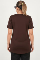 Plus - Size - Bluse Mit Bootsausschnitt Und Silbernen Steinen – Braun