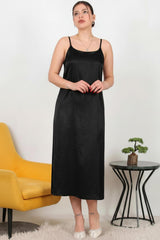 A - Linien - Maxikleid Mit Feinen Trägern — Schwarz