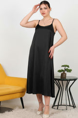 A - Linien - Maxikleid Mit Feinen Trägern — Schwarz
