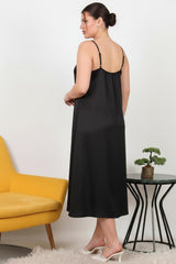 A - Linien - Maxikleid Mit Feinen Trägern — Schwarz
