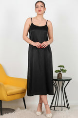 A - Linien - Maxikleid Mit Feinen Trägern — Schwarz