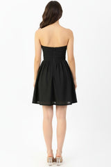 Robe Courte À Bretelles Et Taille Froncée — Noir