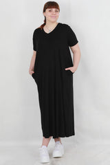 Plus - Size Losvallende Jurk Met Lange Mouwen En Ronde Hals — Zwart