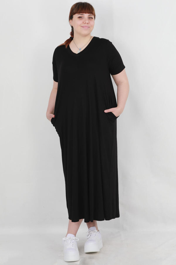Plus - Size Losvallende Jurk Met Lange Mouwen En Ronde Hals — Zwart