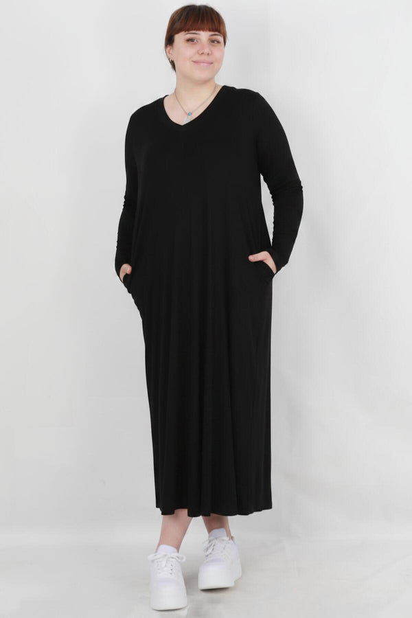 Plus - Size Losvallende Jurk Met Lange Mouwen En Ronde Hals — Zwart