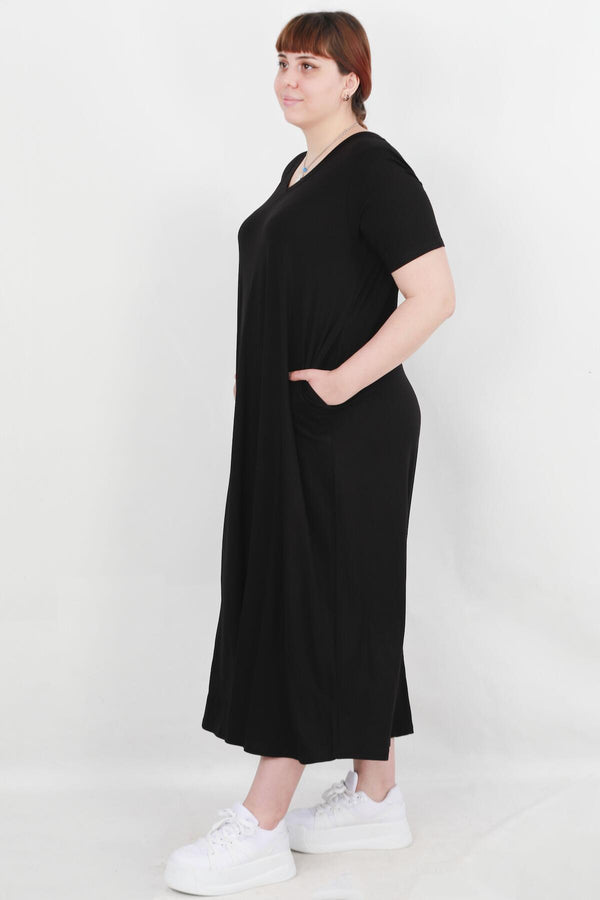 Plus - Size Losvallende Jurk Met Lange Mouwen En Ronde Hals — Zwart