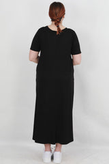Plus - Size Losvallende Jurk Met Lange Mouwen En Ronde Hals — Zwart