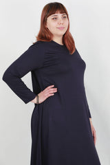 Plus - Size Losvallende Jurk Met Lange Mouwen En Ronde Hals — Marineblauw