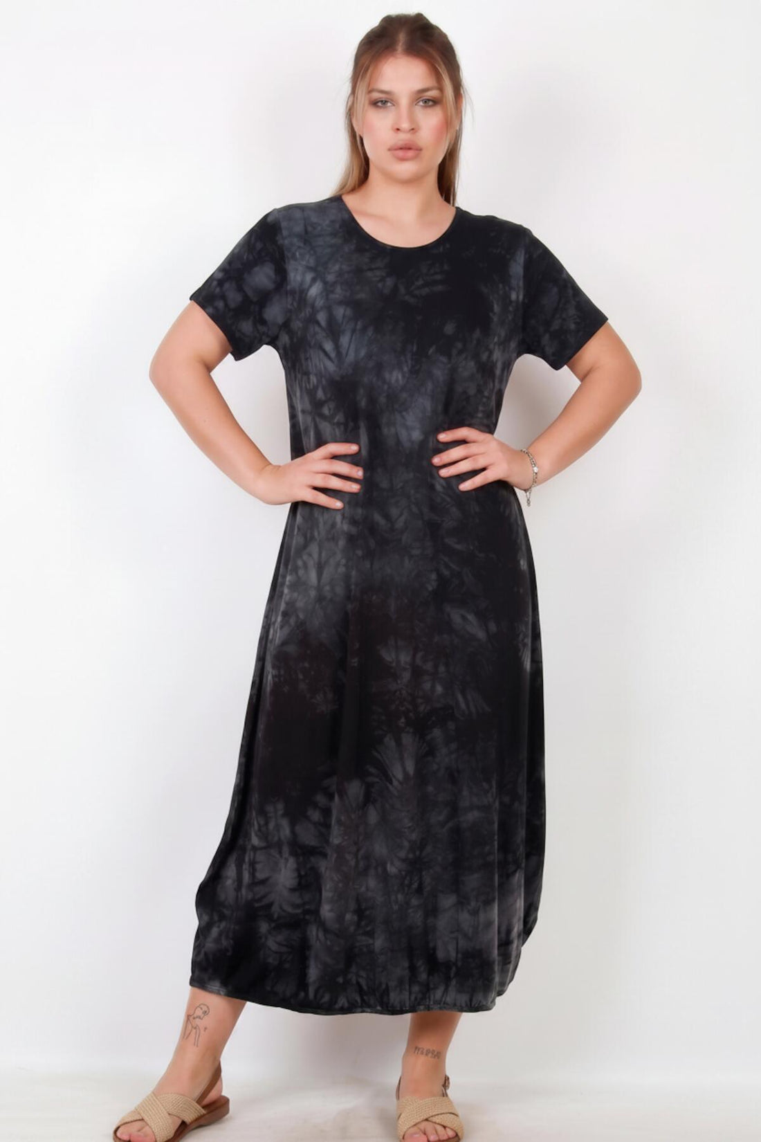 Plus‑Size Kurzarmkleid Mit Druckknopfsaum – Schwarz