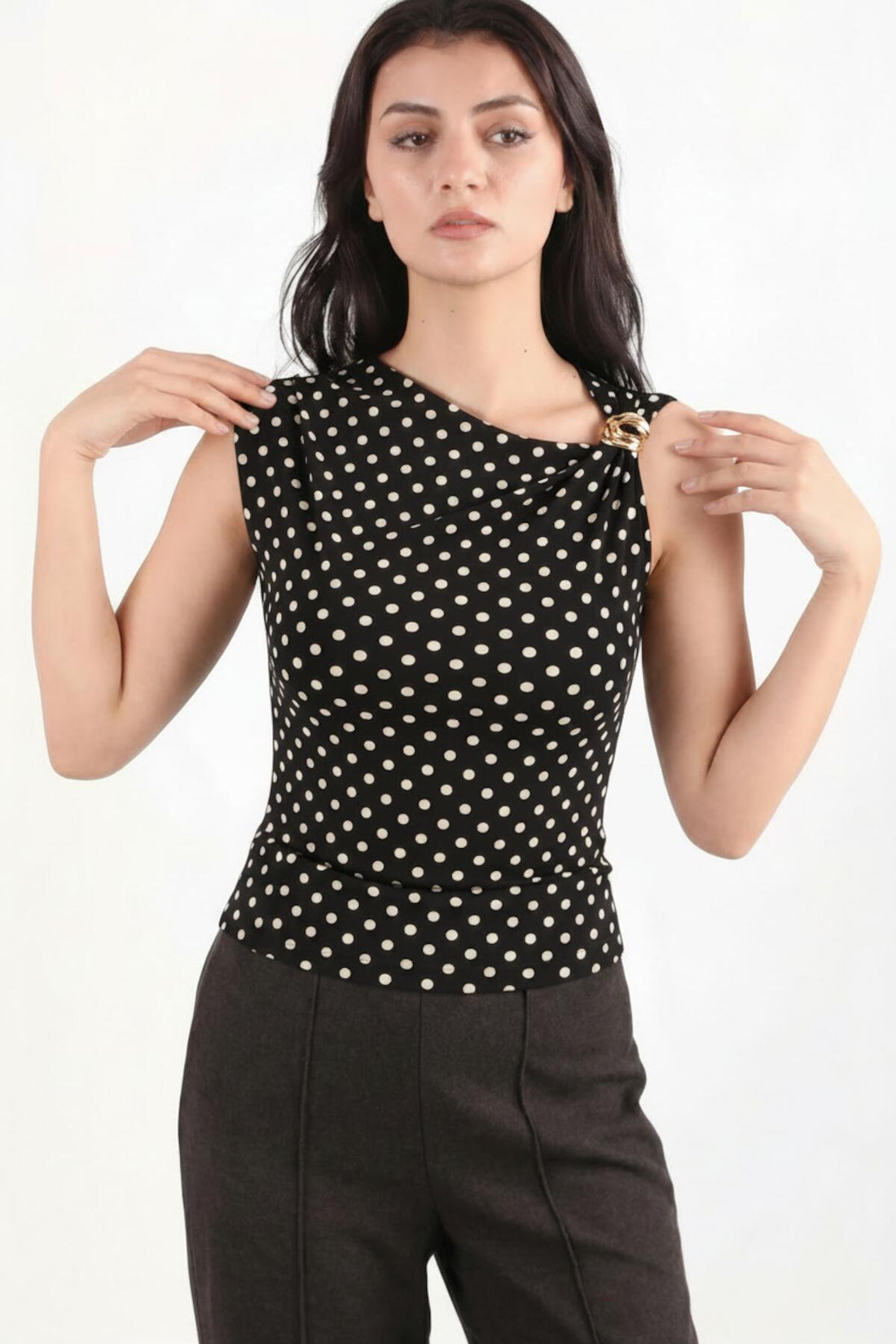 Gestipte Blouse Met Schoudergesp — Zwart