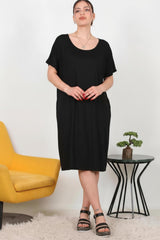 Plus - Size Kurzarmkleid Mit Kängurutasche – Schwarz