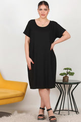 Plus - Size Kurzarmkleid Mit Kängurutasche – Schwarz