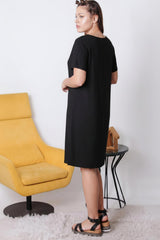 Plus - Size Kurzarmkleid Mit Kängurutasche – Schwarz