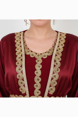Bordeaux Satin - Kaftan Mit Goldener Stickerei