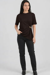 Bruine Blouse Met Accessoire - Detail