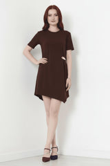Korte Mouw Jurk Met Accessoire - Detail — Bruin
