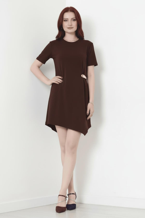 Korte Mouw Jurk Met Accessoire - Detail — Bruin