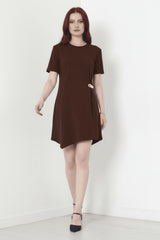 Korte Mouw Jurk Met Accessoire - Detail — Bruin