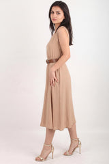 Jurk Met Schoudervulling En Smalle Taille - Elastiek — Beige