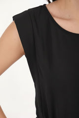 Zwarte Jurk Met Opgevulde Schouders En Smalle Elastische Taille