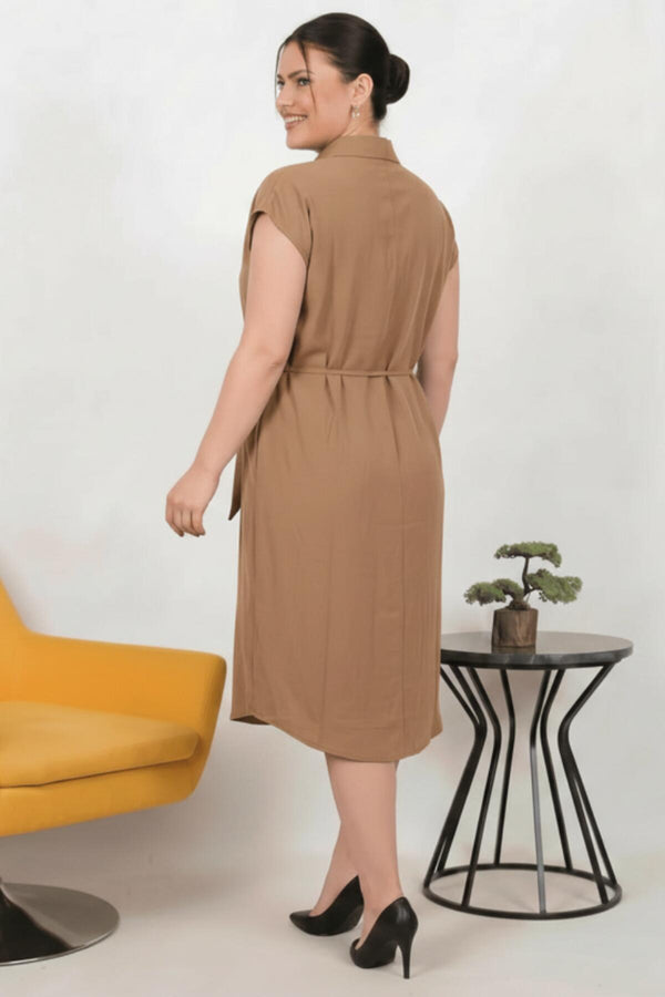 Plus - Size Modal Cupra Jurk Met Overhemdkraag — Cognac