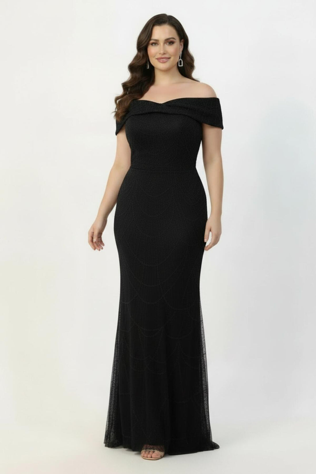 Plus - Size Lange Avondjurk Met Kralen - En Paillettenversiering Bij De Hals — Zwart
