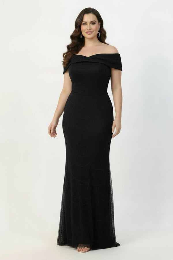 Plus - Size Lange Avondjurk Met Kralen - En Paillettenversiering Bij De Hals — Zwart