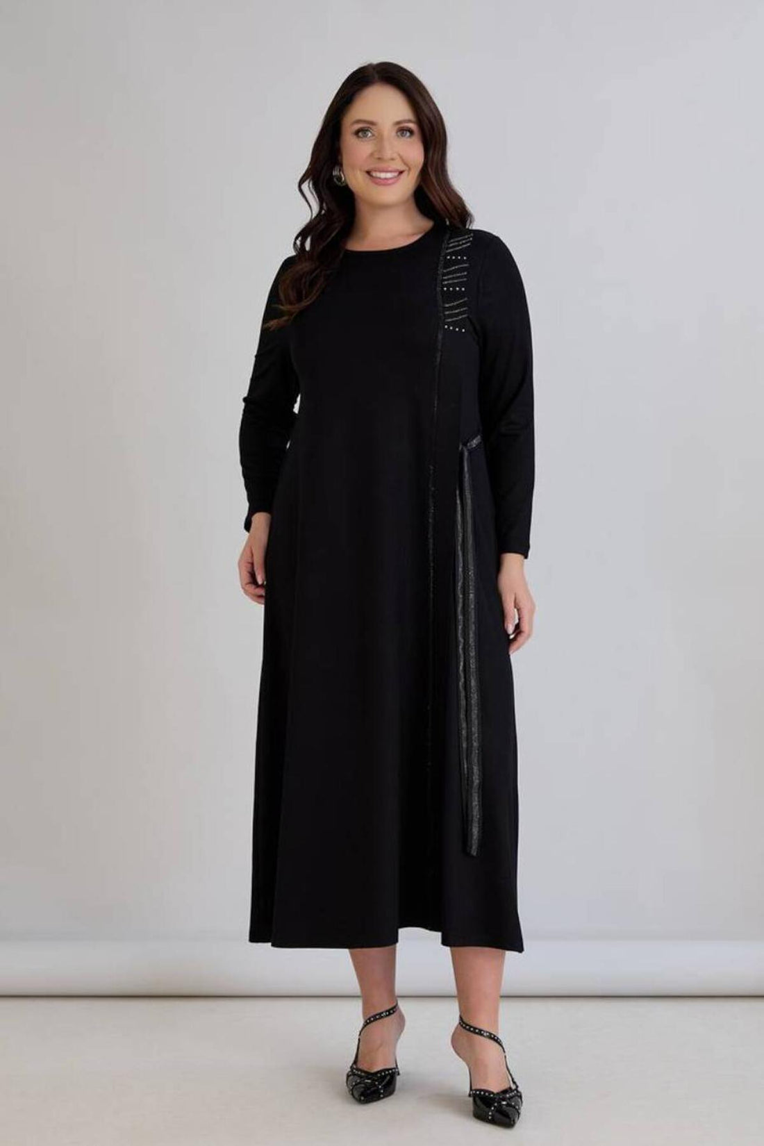Plus - Size Losvallende Jurk Met Steendetails – Zwart