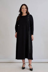 Plus - Size Losvallende Jurk Met Steendetails – Zwart