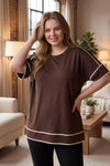 Bruine Jerseyblouse Met Banddetail — Grote Maten