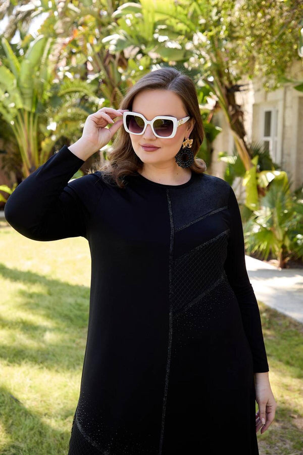 Plus - Size Jurk In Kristalstof — Zwart