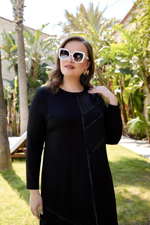 Plus - Size Jurk In Kristalstof — Zwart
