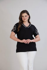 Plus‑Size V‑Hals Jersey Top Met Geborduurde Tulemouwen — Zwart