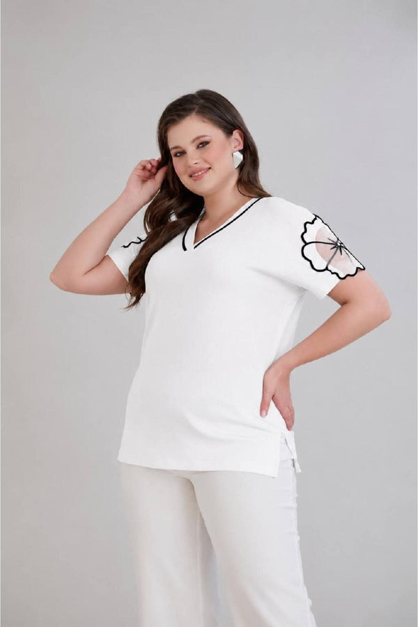 Plus‑Size V‑Hals Jerseyblouse Met Geborduurde Tulemouwen, Crème