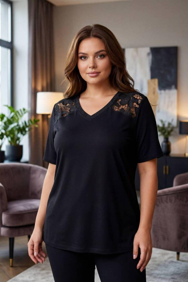 Plus - Size V - Hals Top Met Kantdetail – Zwart