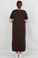 Plus - Size Losvallende Jurk Met Ronde Hals En Lange Mouwen — Bruin