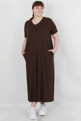 Plus - Size Losvallende Jurk Met Ronde Hals En Lange Mouwen — Bruin