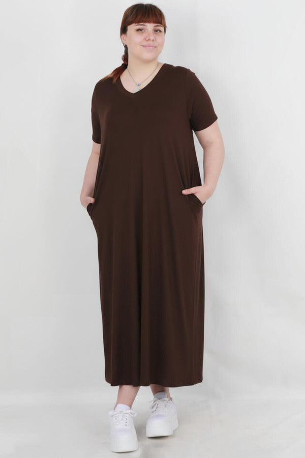 Plus - Size Losvallende Jurk Met Ronde Hals En Lange Mouwen — Bruin