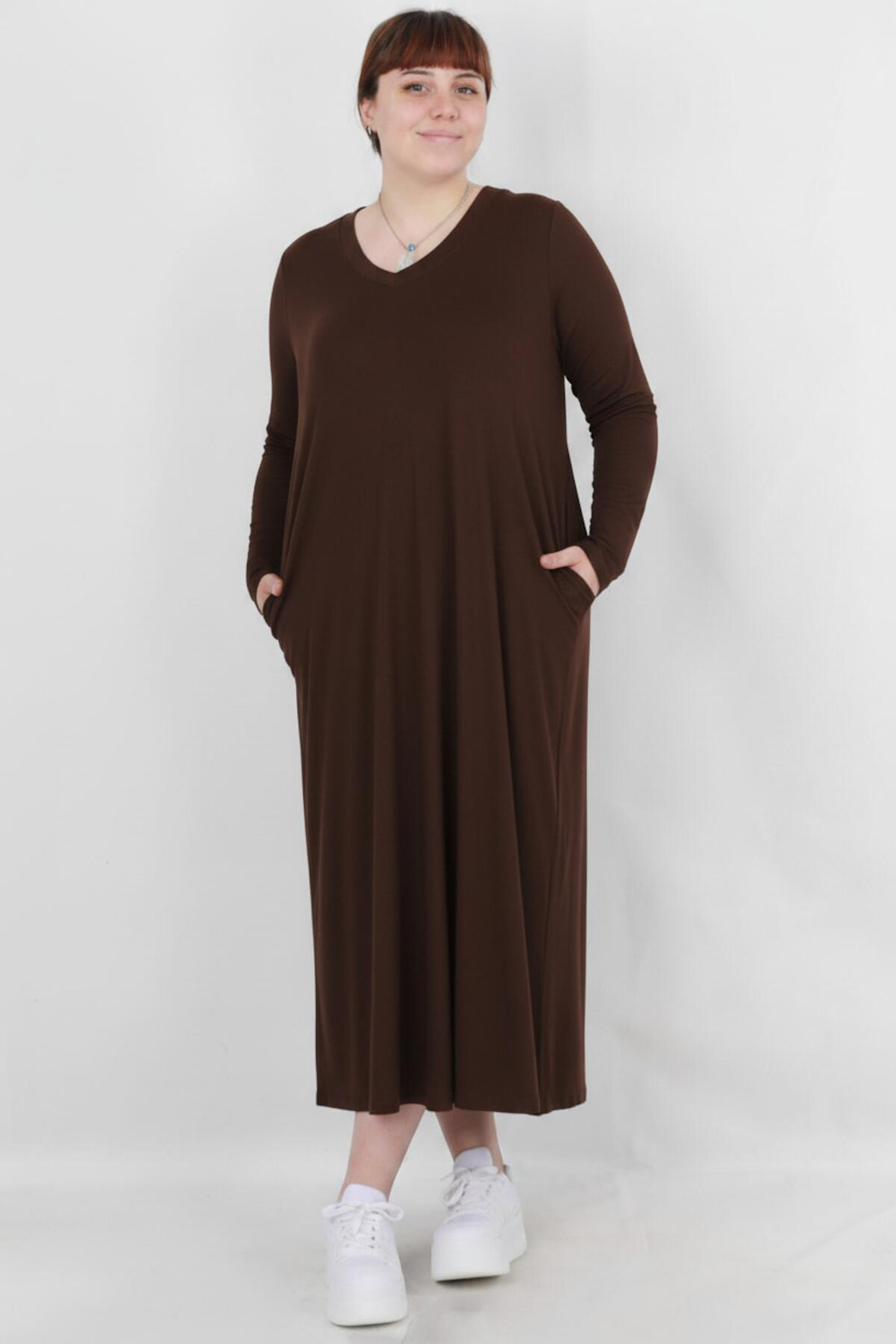 Plus - Size Lockeres Kleid Mit Rundhalsausschnitt, Lange Ärmel — Braun