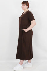 Plus - Size Losvallende Jurk Met Ronde Hals En Lange Mouwen — Bruin