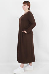 Plus - Size Lockeres Kleid Mit Rundhalsausschnitt, Lange Ärmel — Braun