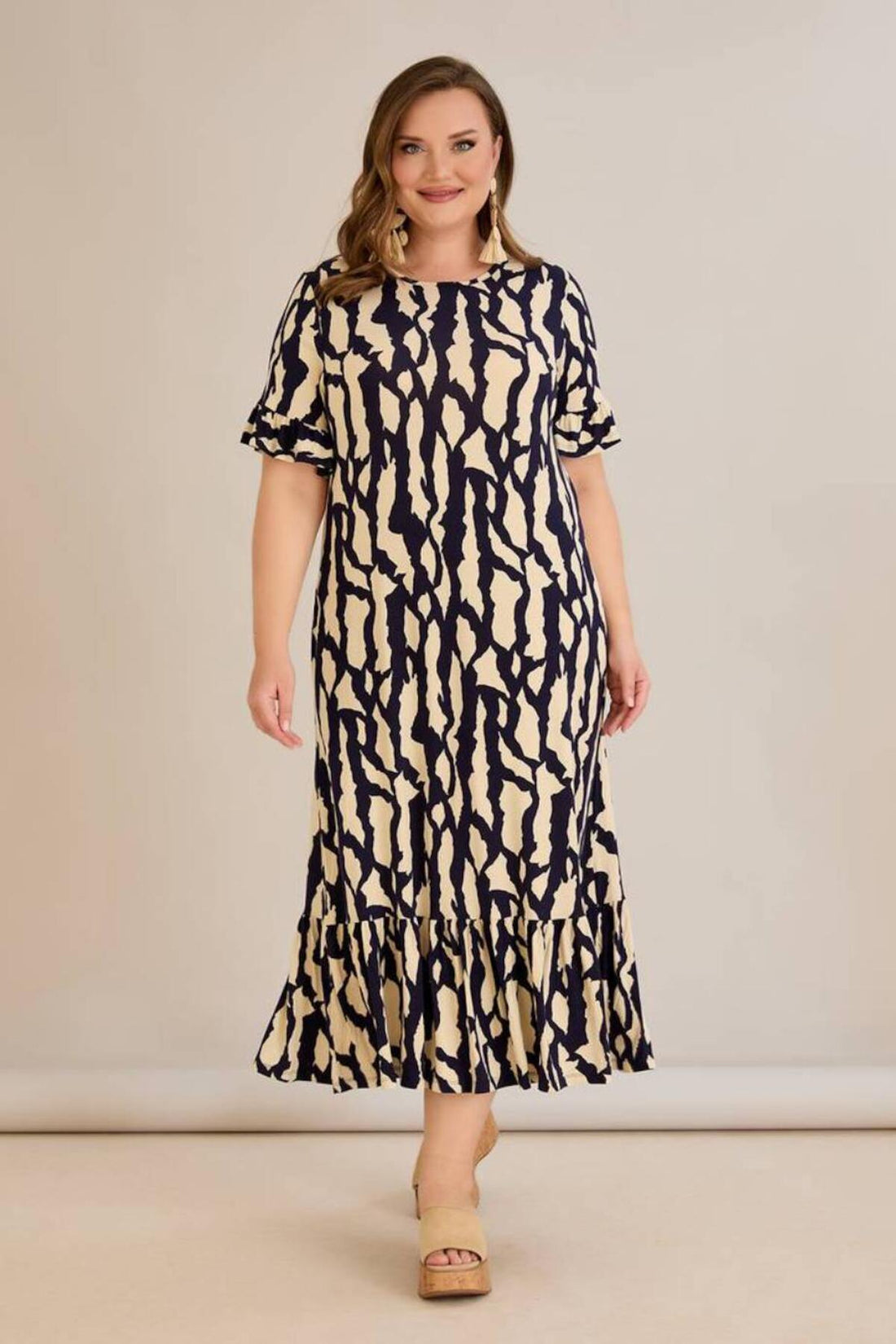 Plussize Jurk Met Print En Ruches Aan De Zoom – Multicolor