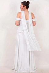 Crepe‑Avondjurk In Grote Maten Met Tule Rok, Sjaaldetail En Steentjes — Wit