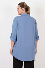 Plus‑Size Blouse Met Omgeslagen Mouwen — Indigo