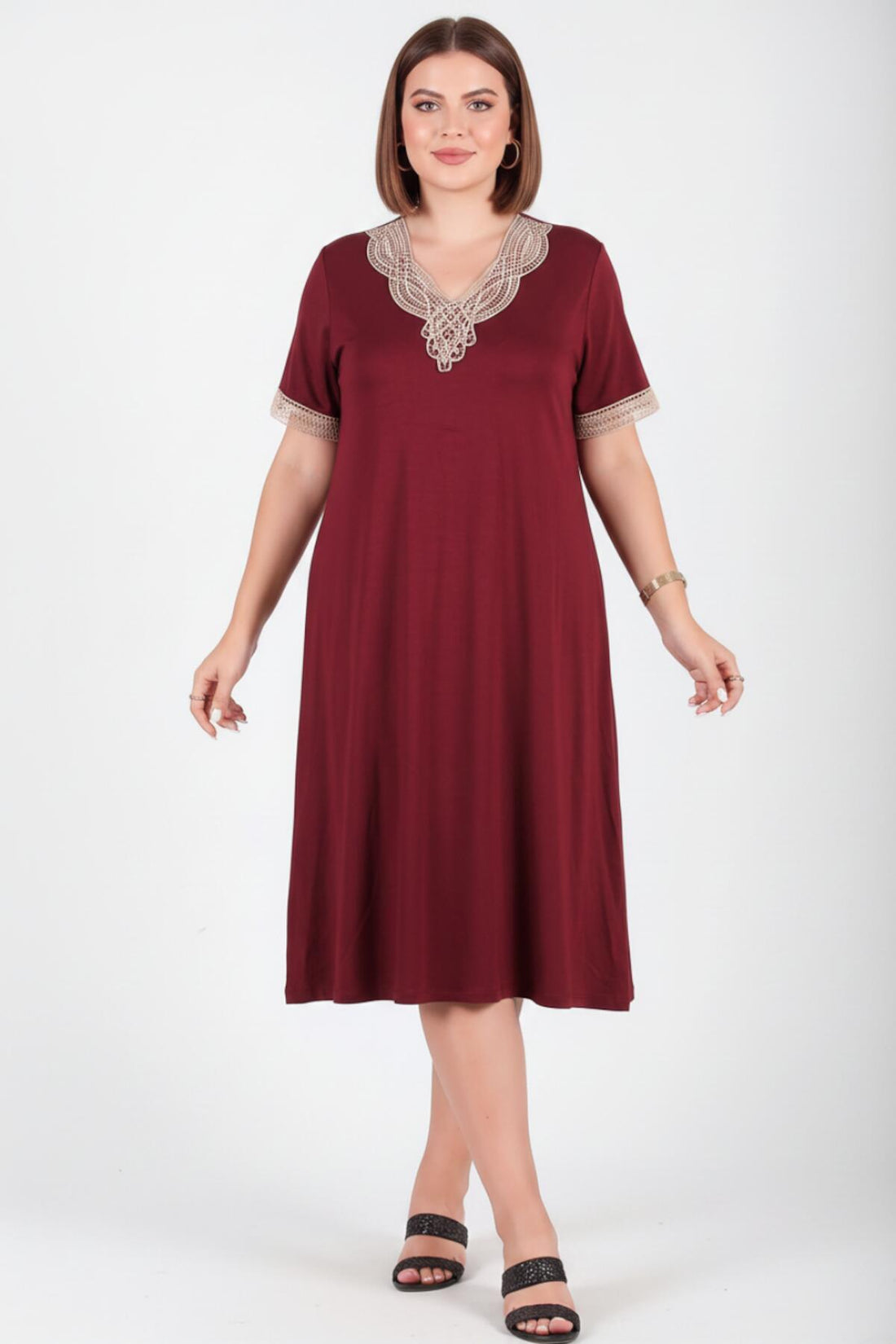 Plus - Size Jurk Met V‑Hals En Gehaakte Details – Bordeaux