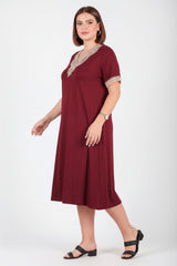 Plus - Size Jurk Met V‑Hals En Gehaakte Details – Bordeaux