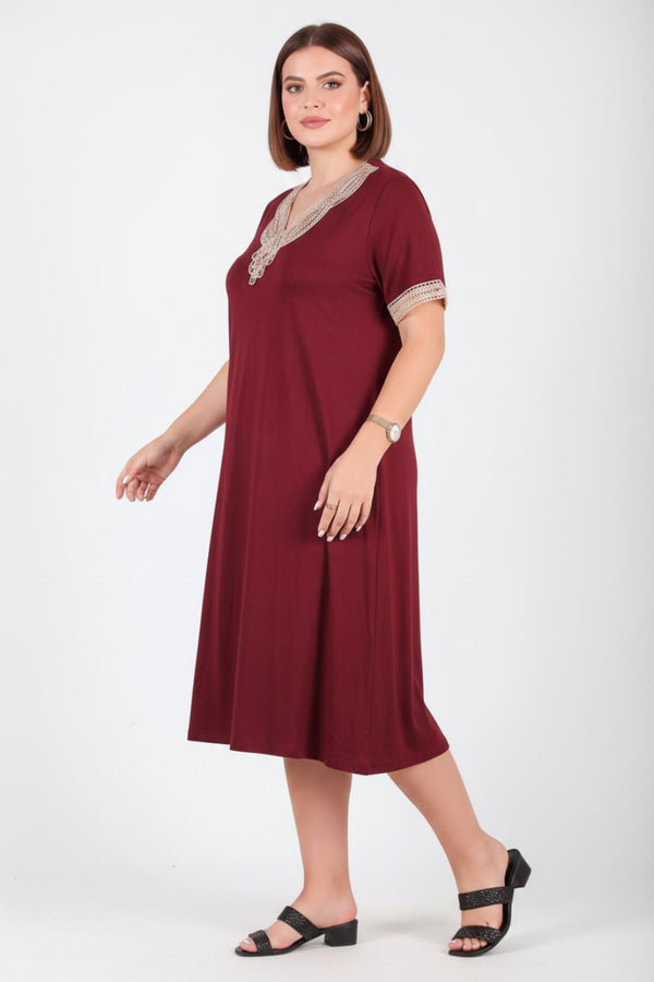 Plus - Size Jurk Met V‑Hals En Gehaakte Details – Bordeaux