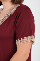 Plus - Size Jurk Met V‑Hals En Gehaakte Details – Bordeaux