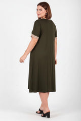 Plus - Size Jurk Met V‑Hals En Gehaakte Details – Kaki
